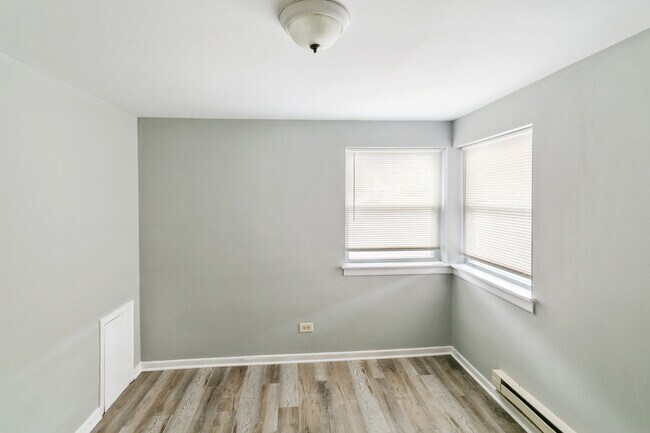Building Photo - 805 N 22nd Ave