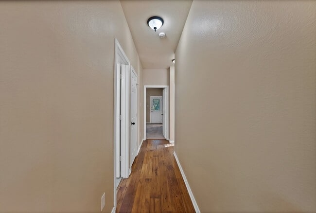 Building Photo - 1427 Piedmont Dr
