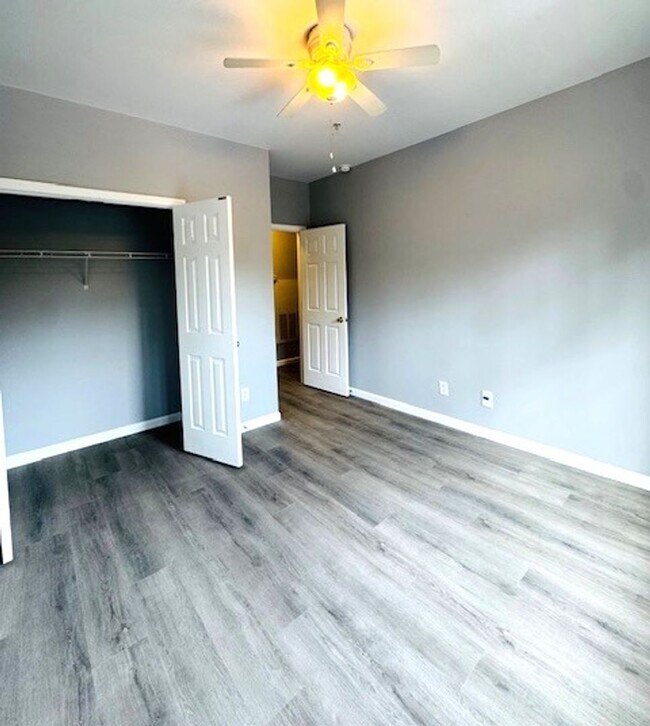 Building Photo - CORNERSTONE ~ RENOVATED CONDO ~ 2 BED, 2 B...