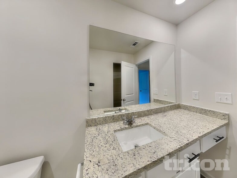 Building Photo - 264 Oliver Dr