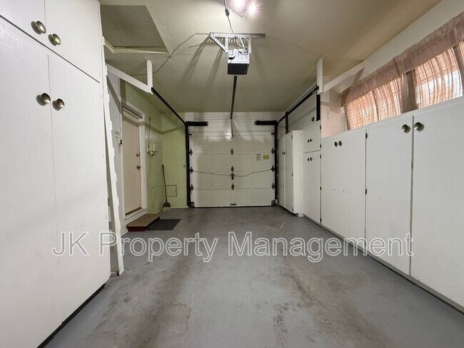 Building Photo - 1726 Alder Dr