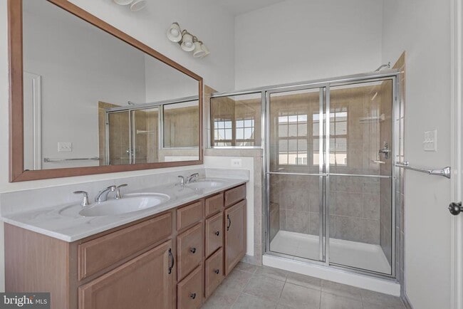 Building Photo - 22554 Cambridgeport Square