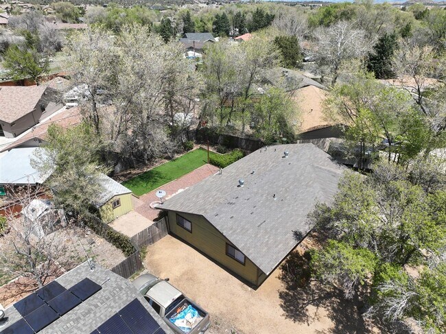 Building Photo - Newly Remodeled 3 Bed, 2 Bath Home with 1 ...
