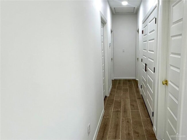 Building Photo - 2705 Brookside Bend St