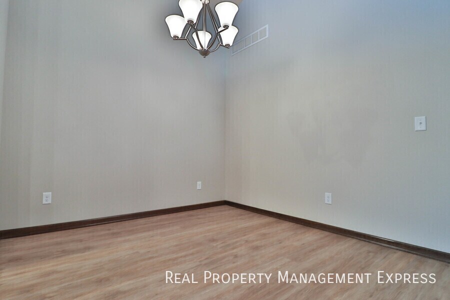 Building Photo - 5425 Seville Pl