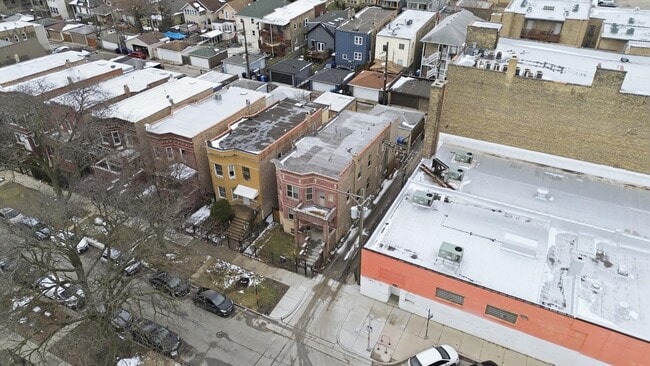 Building Photo - 4742 N Sawyer Ave