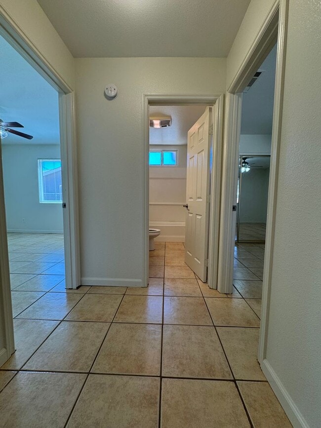 Building Photo - Hesperia Home on The Mesa
