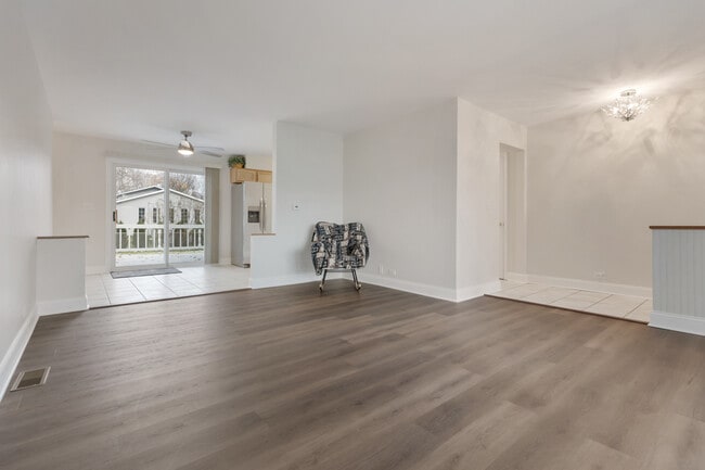 Building Photo - 198 Shadywood Ln