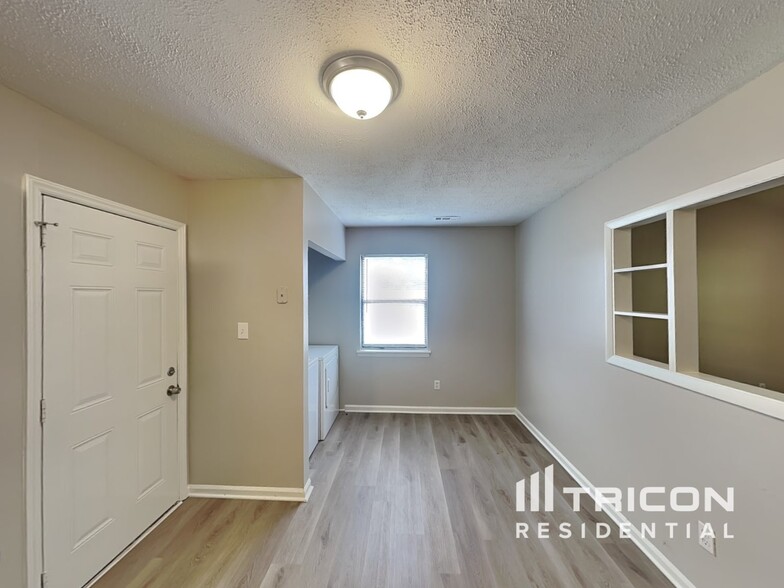Building Photo - 6631 Flat Rock Dr