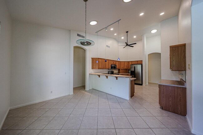 Building Photo - 4536 W Villa Linda Dr