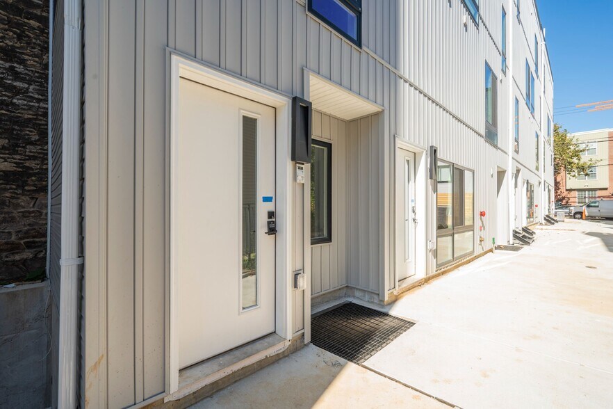 Building Photo - 1514 Master St