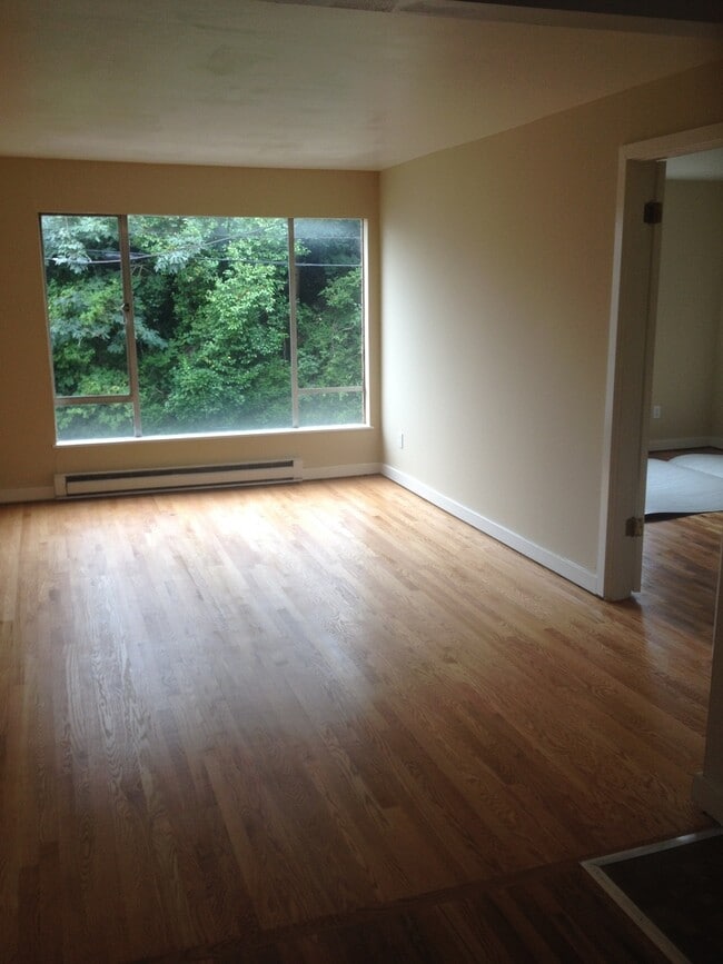 Interior Photo - Highland Court