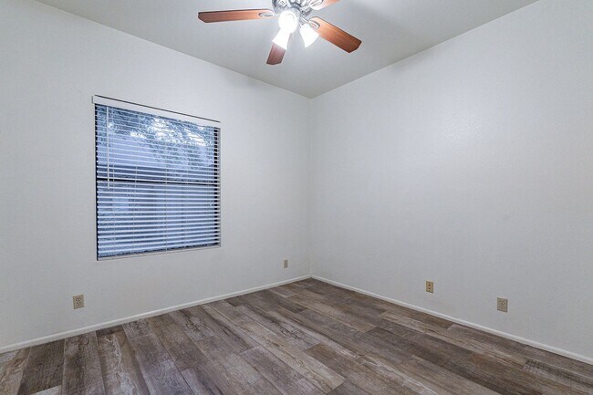 Building Photo - Charming 4-bedroom, 2-bathroom in Gilbert
