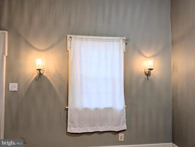 Building Photo - 1222 Union Ave