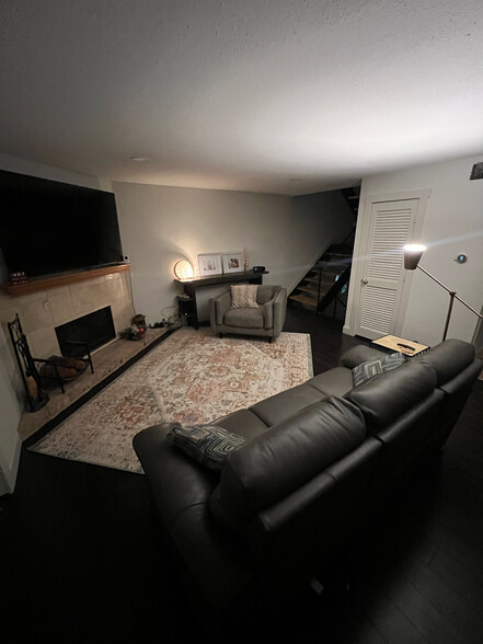 Building Photo - 2020 N Garrett Ave