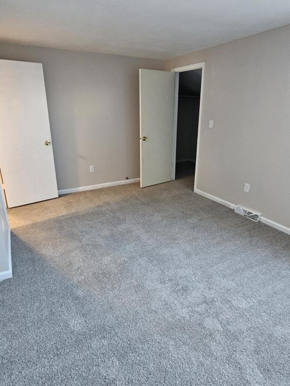 Building Photo - 8170 Honeysuckle Dr