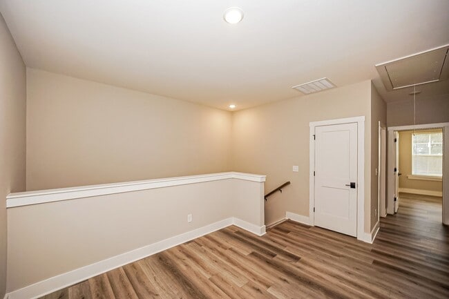 Building Photo - OPEN HOUSE SATURDAY 2/20/26 : 2PM - 4PM - FIRST MONTH FREE