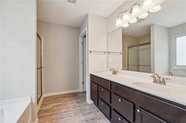 Building Photo - 4981 Bramblewood Cir