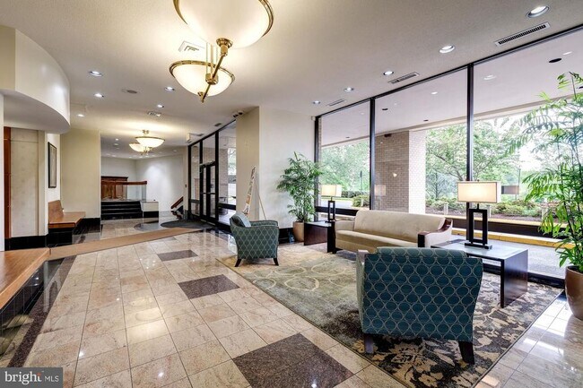 Building Photo - 203 Yoakum Pkwy