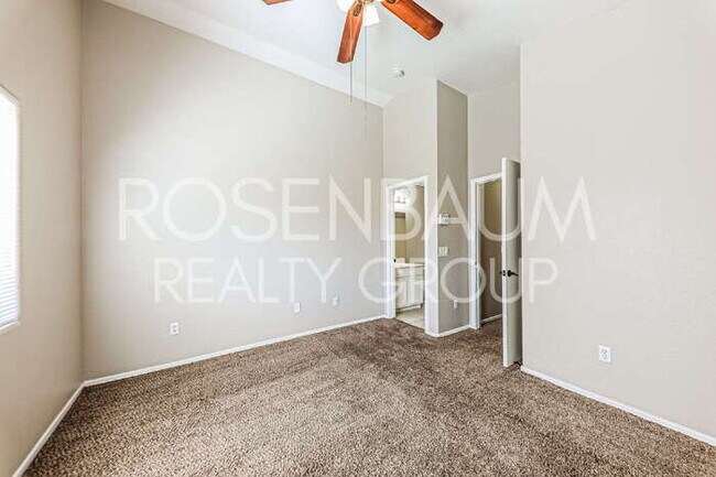 Building Photo - Gorgeous 3-bedrooms, 2-baths home located ...