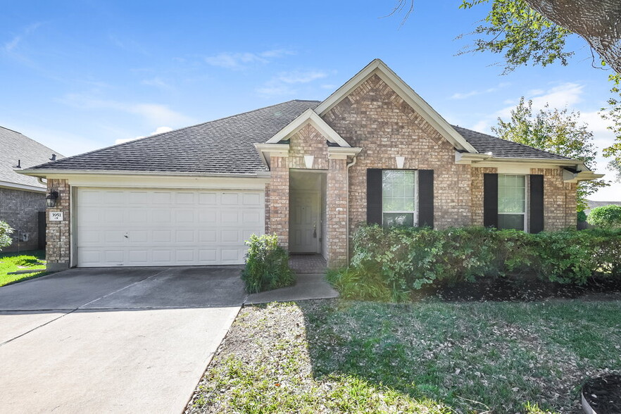 Primary Photo - 3951 Eastland Lake Dr