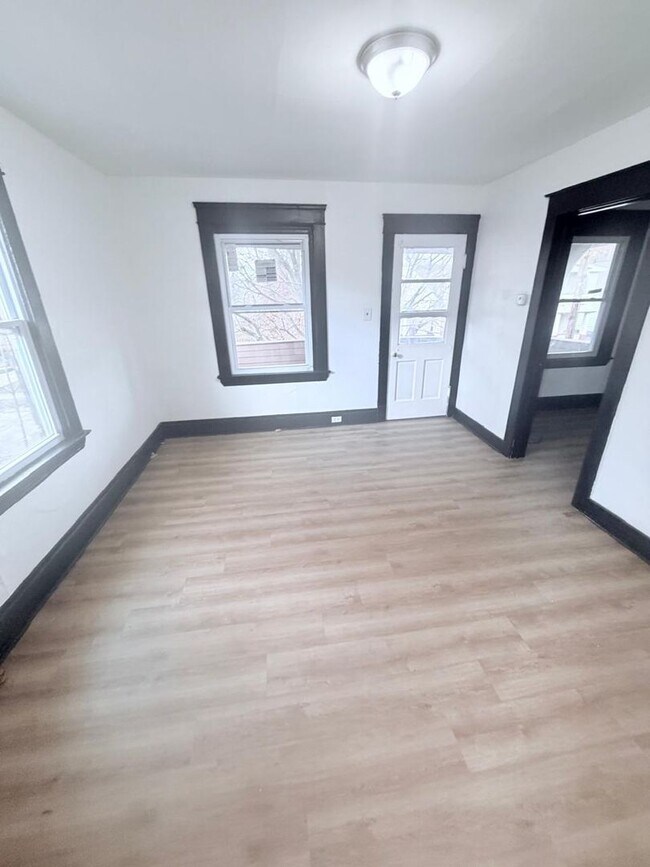 Building Photo - 2791 E 127th St