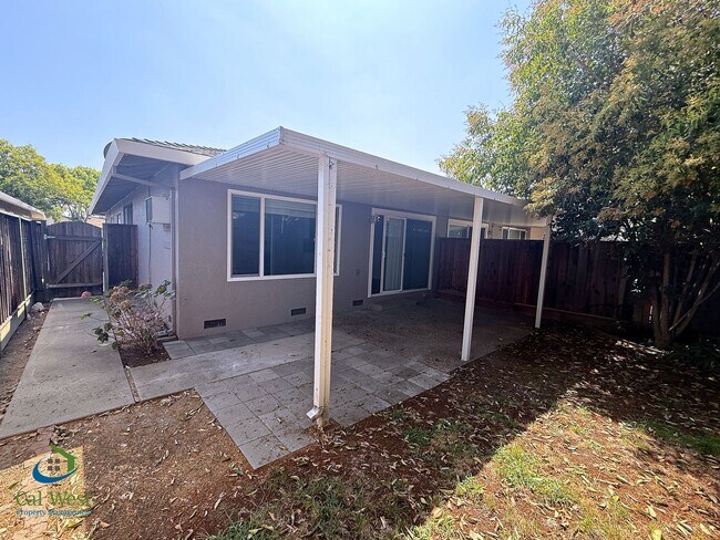 Building Photo - 5863/5865 Hillview Ave.