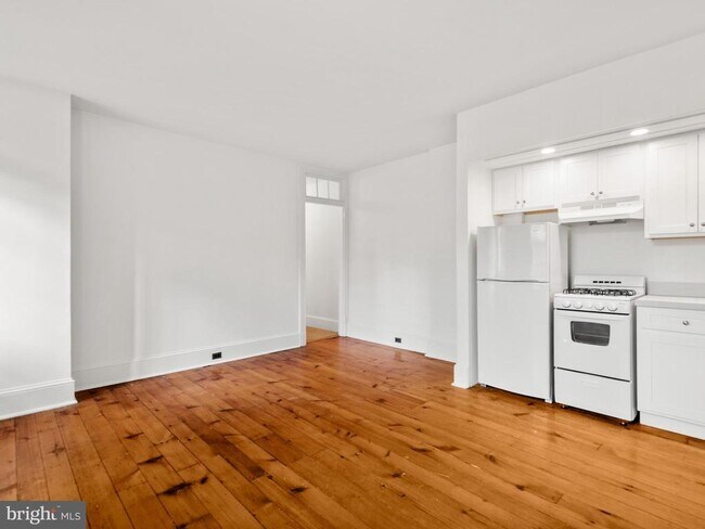 Building Photo - 318 N Matlack St