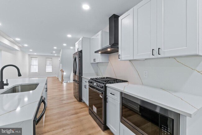 Building Photo - 530 E 38th St