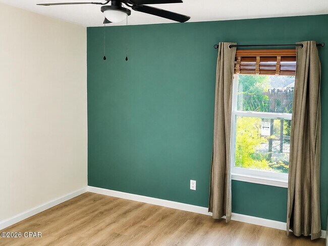 Building Photo - 3213 Azalea Cir