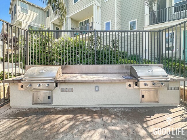 Building Photo - Beautiful 3B/3BA Townhome in Imperial Beach w/ 2-Car Garage & Community Pool!