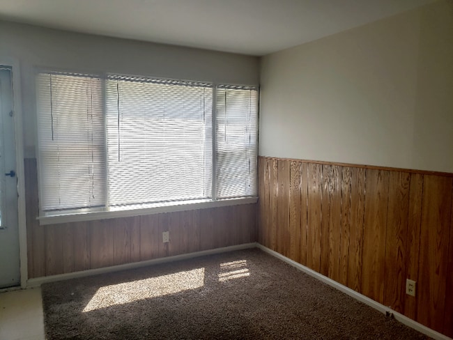 Building Photo - 667 N Meridian Ave