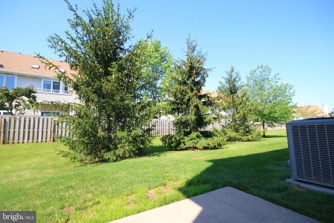 Building Photo - 4000 Quaker Ct