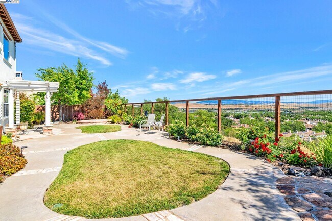 Building Photo - 2048 Feathermint Dr