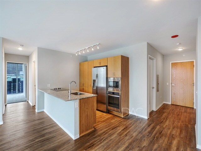 Building Photo - 330 E Illinois St