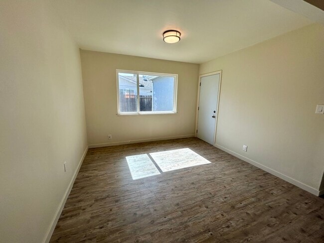 Building Photo - Completely Updated Irvington House!