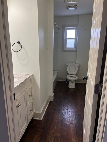 Bathroom with tub/shower - 10632 Main St