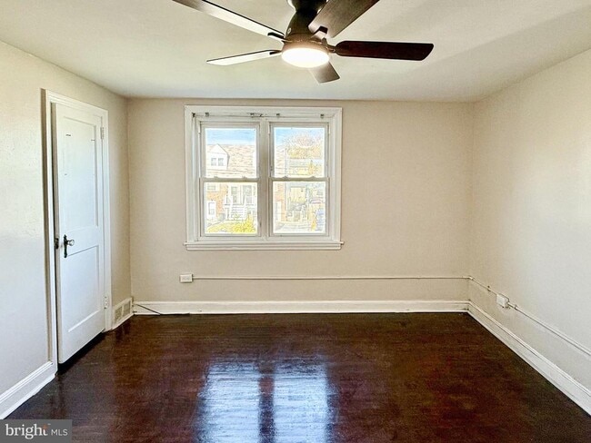 Building Photo - 116 W Berkley Ave