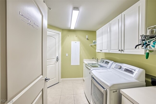 Building Photo - 2104 W First St