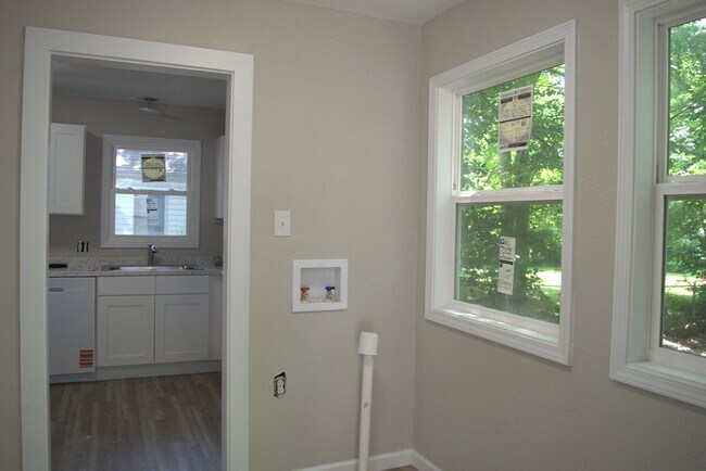 Building Photo - Great 2 Bed 1 Bath House!