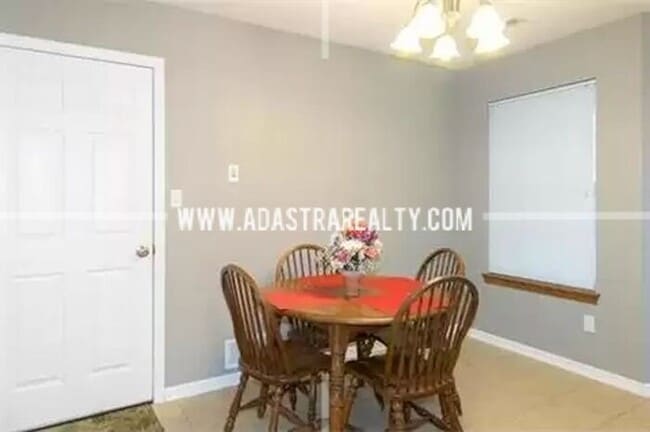 Building Photo - Spacious Maintenance Free Townhome in Gard...