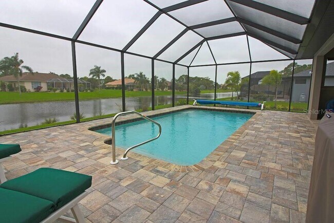 Building Photo - 1125 Rotonda Cir