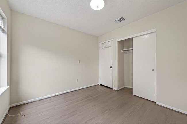 Building Photo - 5311 Summit Lodge Dr