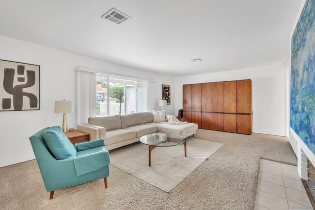 Building Photo - 17052 Bernardo Oaks Dr