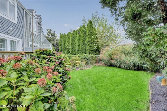 Building Photo - 328 E Main St