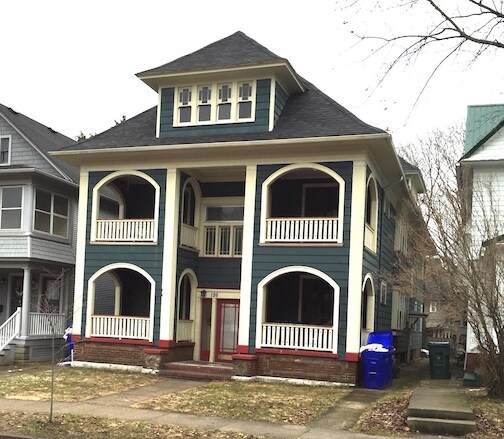 Building Photo - 126 Laburnam Cres