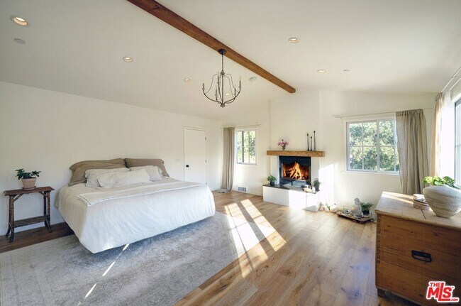 Building Photo - 2310 Laguna Cir Dr