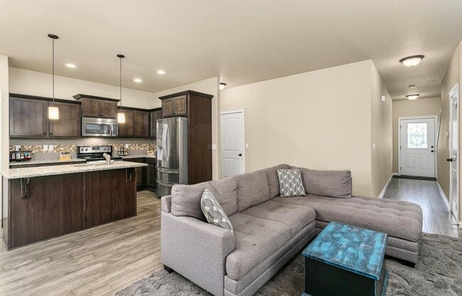 Building Photo - 2833 25th Ave