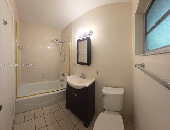 Building Photo - 2308 Monroe St