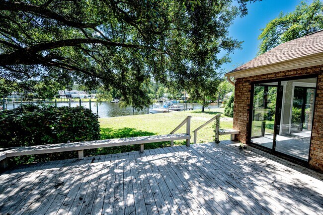 Building Photo - 5722 Gondolier Dr